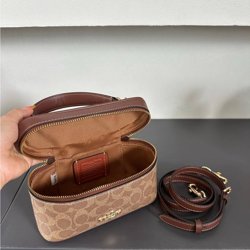 The All-New Co ach Box Bag - Picture 7 of 9